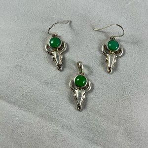 NEW Sterling silver and chrysoprase buffalo pendant and earrings set